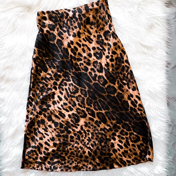 Forever 21 Dresses & Skirts - Silk leopard print skirt